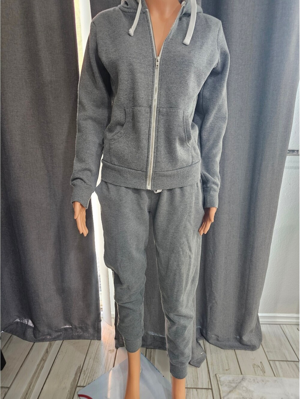 Fashion Nova Women's Gray Two-Piece Hoodie and Jogger Set